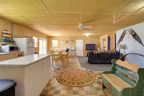 House (2 Bedrooms) | Interior