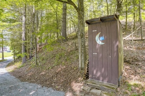 House (1 Bedroom) | Interior - 2 Mi to Green Bank Observatory! Mtn-view Cabin (Green Bank)