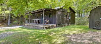 Cozy Green Bank Cabin ~ 2 Mi to Observatory!