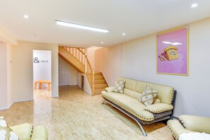منزل (6 Bedrooms) | المنشأة من الداخل
