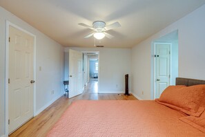 House (4 Bedrooms) | Interior - The Winehouse Rental in Muenster: Near Wineries! (Muenster)