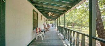 The Winehouse Rental in Muenster: Near Wineries!