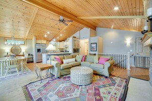 Interior - Wisconsin Vacation Rental w/ Fire Pit on Long Lake (Centuria)