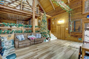 Cottage (4 Bedrooms) | Interior - Magical Metamora Cottage w/ Fire Pit, Pond, Deck! (Metamora)