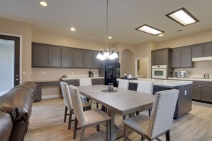 House (4 Bedrooms) | Private kitchen | Microwave, oven, stovetop, dishwasher - Remodeled Livingston Home w/ Private Backyard! (Livingston)