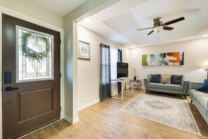 House (3 Bedrooms) | Interior - San Juan Home w/ Spacious Backyard Near Border! (San Juan)