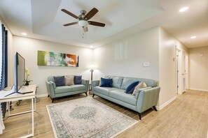 House (3 Bedrooms) | Interior - San Juan Home w/ Spacious Backyard Near Border! (San Juan)