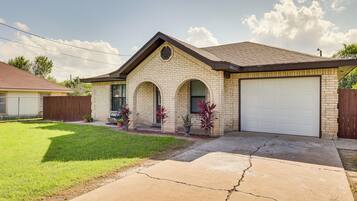 House (3 Bedrooms) | Front of property