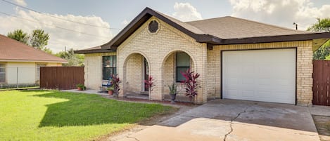 House (3 Bedrooms) | Front of property