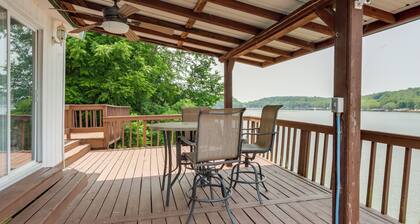 Lakefront Versailles Vacation Rental w/ Dock!