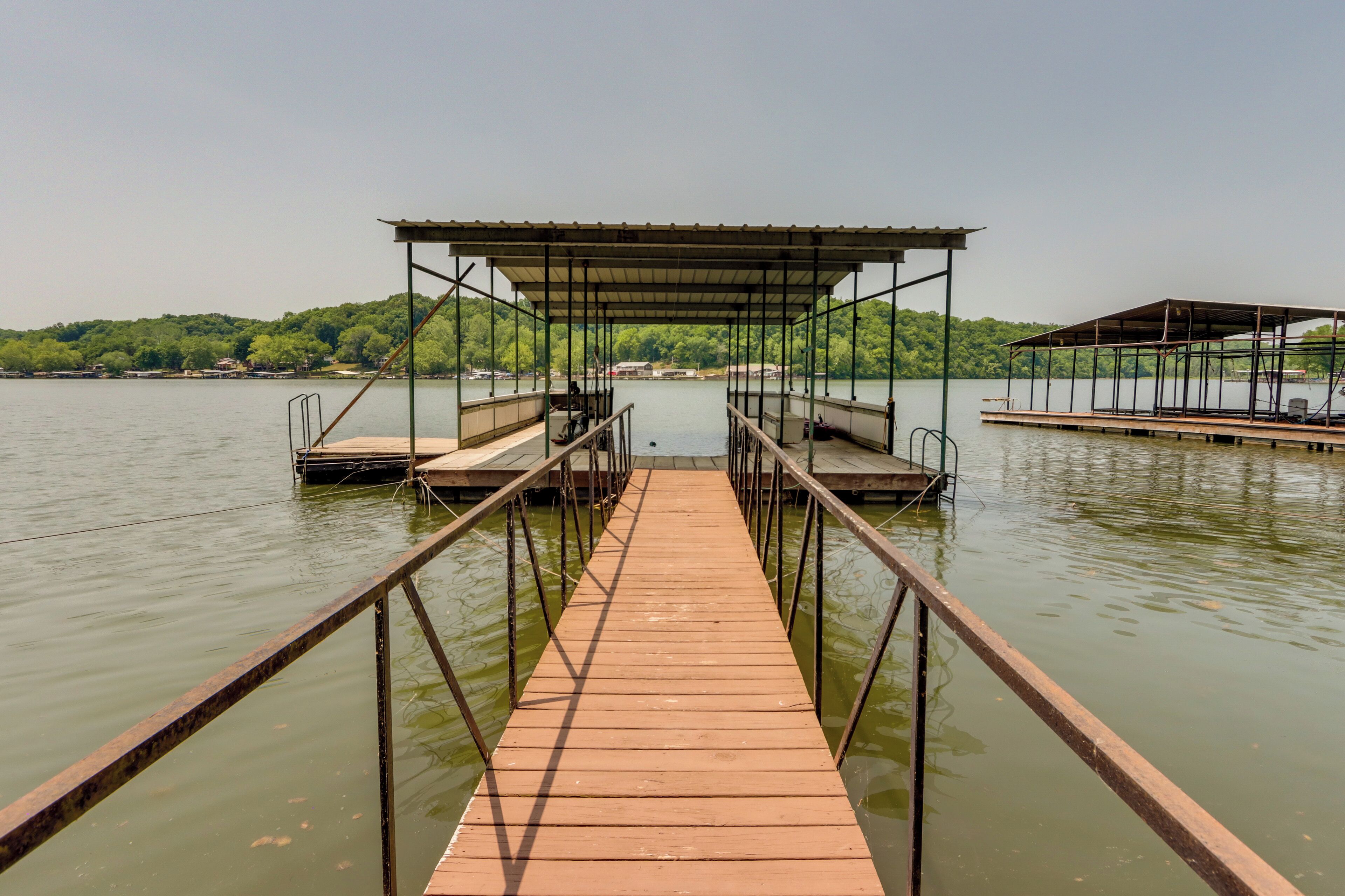 المنشأة من الداخل