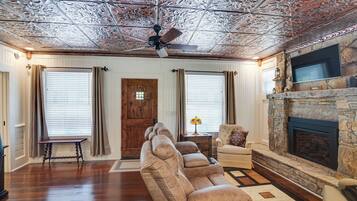 Cottage (2 Bedrooms) | Interior