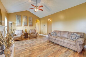 House (3 Bedrooms) | Interior - Pet-friendly Home w/ Fenced Backyard in Moundville (Moundville)