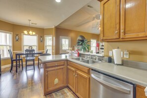 House (3 Bedrooms) | Interior