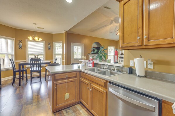 House (3 Bedrooms) | Interior