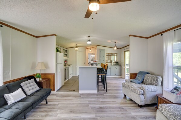 House (3 Bedrooms) | Interior