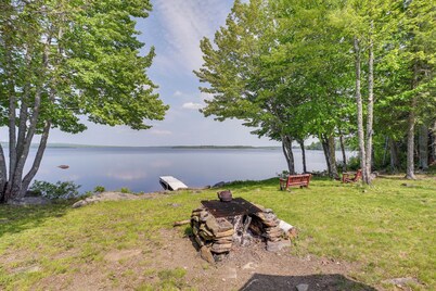 Peaceful Lakefront Cabin Getaway: Dock, Fire Pit!