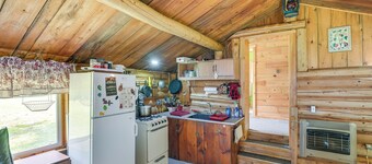 Peaceful Lakefront Cabin Getaway: Dock, Fire Pit!