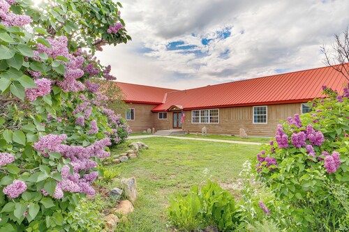 Rural Mountain-view Home Near Hiking + Off-roading