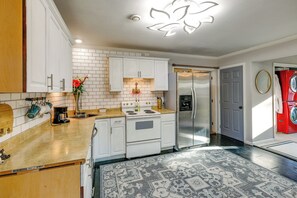 House (1 Bedroom) | Interior - Delta Junction Rental w/ Shared Pool & Hot Tub! (Delta Junction)