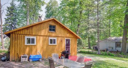 Charming Michigan Cottage w/ Sunroom & Lake Access