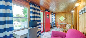 Charming Michigan Cottage w/ Sunroom & Lake Access