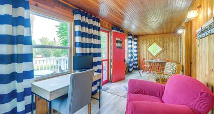 Charming Michigan Cottage w/ Sunroom & Lake Access