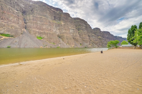 Lovely Crescent Bar Condo w/ Community Amenities!