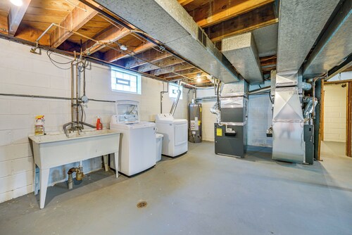 Top-floor Wyandotte Apt Near Detroit Riverfront!