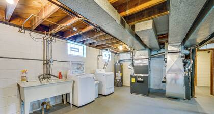 Top-floor Wyandotte Apt Near Detroit Riverfront!