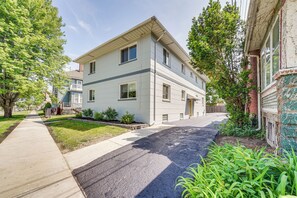 Apartment (1 Bedroom) | Interior - Top-floor Wyandotte Apt Near Detroit Riverfront! (Wyandotte)