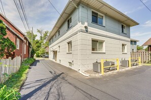 Apartment (1 Bedroom) | Interior - Top-floor Wyandotte Apt Near Detroit Riverfront! (Wyandotte)