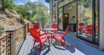 New Castle Getaway w/ Grill & Mountain Views!