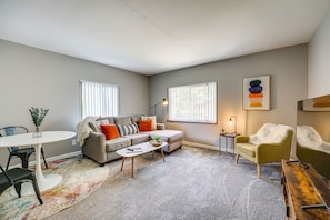 Living area - Pet-friendly Vacation Rental Apt Near Bishop Park! (Wyandotte)