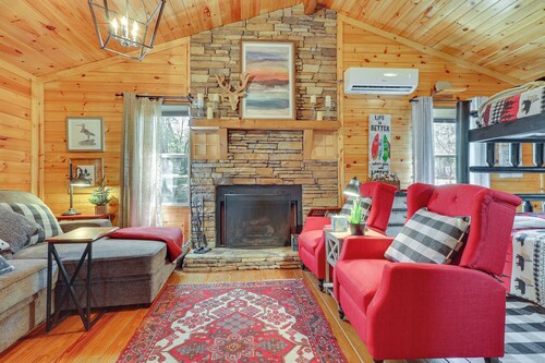 Pet-friendly Haleyville Cabin Rental w/ Kayaks!