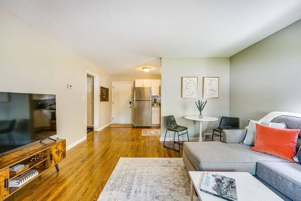 Living area - Wyandotte Vacation Rental Apartment Near Hospital! (Wyandotte)