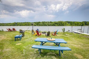 Outdoor dining - Rock River Hideaway on Private 5-acre Island! (Oregon)