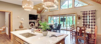 Gorgeous Drasco Home Near Greers Ferry Lake!