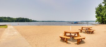 Chippewa Lake Cottage w/ Fire Pit!