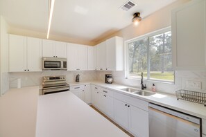House (3 Bedrooms) | Interior - Airy Dayton Vacation Home w/ Deck + Private Yard! (Dayton)