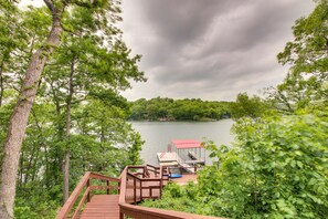 Property grounds - Family-friendly Lake Getaway w/ Dock Near KC! (La Cygne)