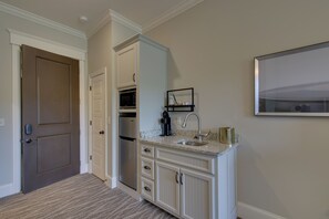 Apartment (0 Bedroom) | Interior - Loretto Vacation Rental: 7 Mi to State Park! (Loretto)