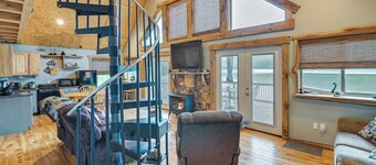 Cozy South Bay Cabin w/ Lake & Mountain Views
