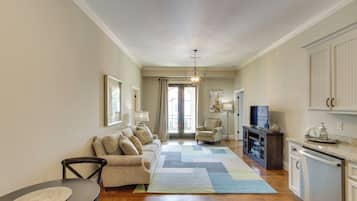 Apartment (2 Bedrooms) | Front of property