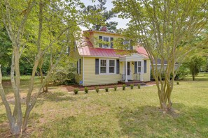 House (3 Bedrooms) | Interior - Mobjack Bay Rental on Private Cove! (Bohannon)