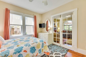 House (4 Bedrooms) | Interior - Turtle Cove Bay Beach House ~ 13 Mi to Buffalo! (Lake View)