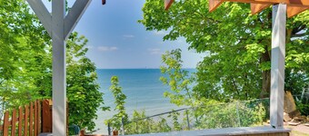 Turtle Cove Bay Beach House ~ 13 Mi to Buffalo!