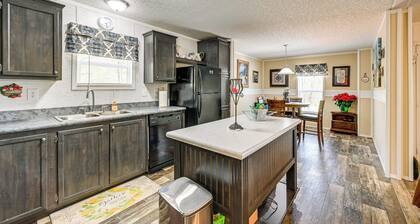 Peaceful Danbury Getaway - 3 Mi to Hanging Rock!