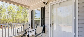 Peaceful Danbury Getaway - 3 Mi to Hanging Rock!