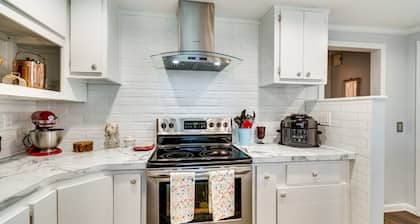 Walworth Home w/ Hot Tub - Near Golf Courses!